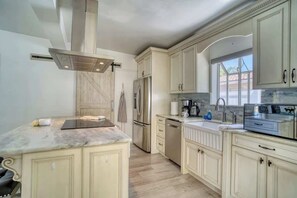 Fridge, microwave, oven, stovetop - Paradise house at Vina del Mar (St. Pete Beach)