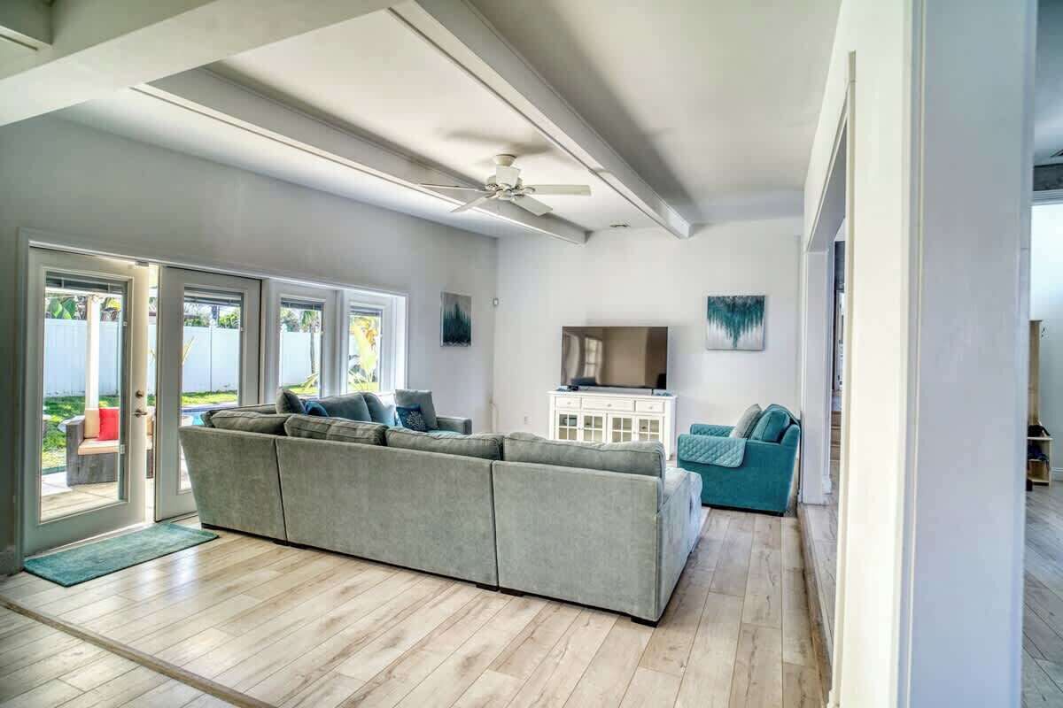 Smart TV, fireplace, offices