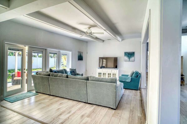 Smart TV, fireplace, offices - Paradise house at Vina del Mar (St. Pete Beach)