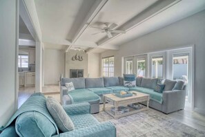 Smart TV, fireplace, offices - Paradise house at Vina del Mar (St. Pete Beach)