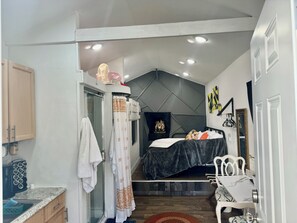1 slaapkamer, een bureau, gratis wifi, beddengoed