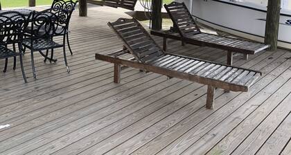 Pet Friendly house on Fish River, private pier with kayaks