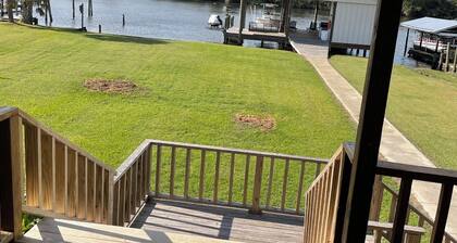 Pet Friendly house on Fish River, private pier with kayaks