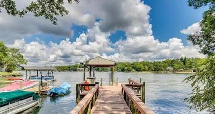 Fully Renovated Lakehouse on Lake Wylie