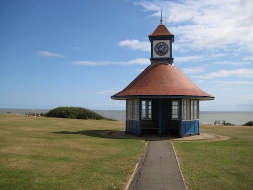 Frinton on Sea, Rook View Family House. <br><br>