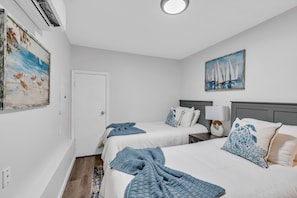 2 habitaciones, tabla de planchar con plancha, wifi y ropa de cama