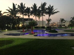 Kolam renang outdoor