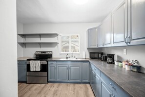 Appartement Prestige | Cuisine privée | CafetiÚre-théiÚre, bouilloire électrique