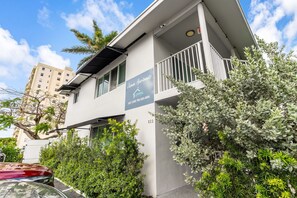 Exterior - The Jasmine Apartments by Lowkl (Fort Lauderdale)