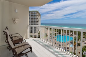 Property grounds - Beautiful 8th Floor Beach Views at Destin's Silver Shells! (Destin)