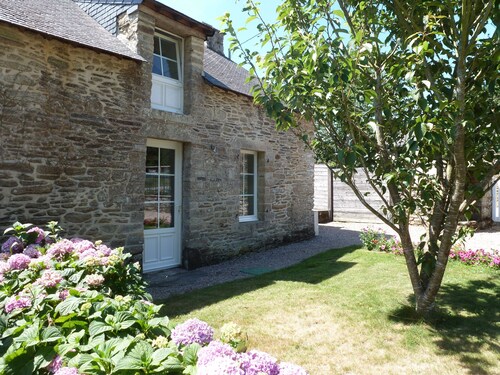 Charming gite near Rochefort en terre, 2 stars, with covered swimming pool