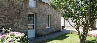 Charming gite near Rochefort en terre, 2 stars, with covered swimming pool