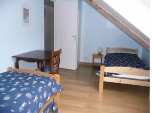 2 chambres, fer et planche à repasser, lit parapluie, Wi-Fi gratuit