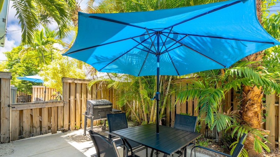 Galleria Apartments by Lowkl