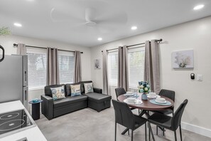 Superior 1-Bedroom Queen w/ Patio & Kitchen | In-room dining