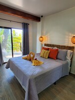 Deluxe Room, 1 Queen Bed, Garden View | Free WiFi, bed sheets