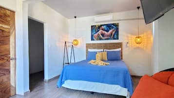 Habitación Confort, 1 cama de matrimonio, vistas parciales al mar | Wifi gratis y ropa de cama