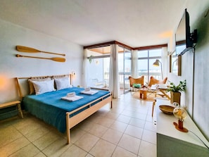 Iron/ironing board, free WiFi, bed sheets