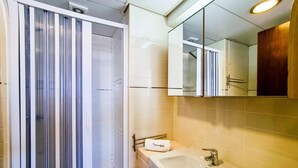 A bathroom with a shower, sink, mirror, and towel rack. - FLH Portimão Bright Studio with Balcony (Portimão)