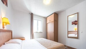 公寓 (Two Bedroom Apartment with Balcony) | 2 間睡房、免費嬰兒床