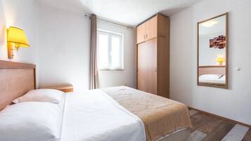 Departamento (Two Bedroom Apartment with Balcony) | 2 habitaciones y cunas gratuitas