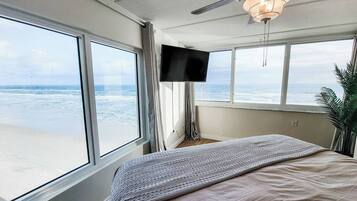 2 bedrooms, in-room safe, iron/ironing board, free WiFi