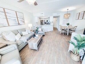 Smart TV, books - Sunrise Solitude Oceanfront Condo - Heated Saltwater Pool Incredible Sunrises (Ponce Inlet)