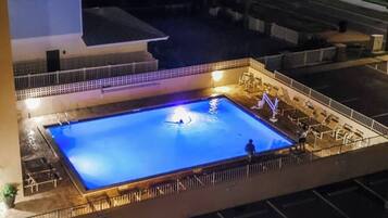 Outdoor pool, a heated pool