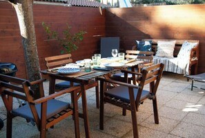Outdoor dining - Renovated semi-detached house, 10 mins from beach/centre by bike (Lacanau)