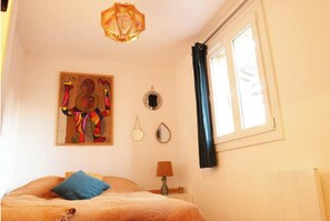 2 makuuhuonetta, silitysrauta/-lauta, ilmainen Wi-Fi