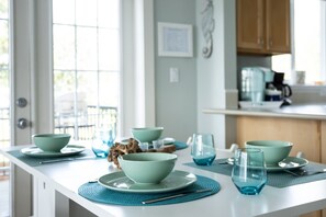 Dining - Beautiful & Light across from Beach & Sunsets (Blaine)