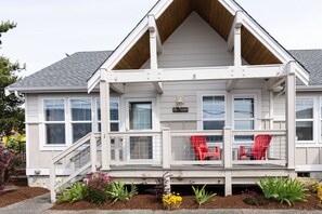 Exterior - Beautiful & Light across from Beach & Sunsets (Blaine)