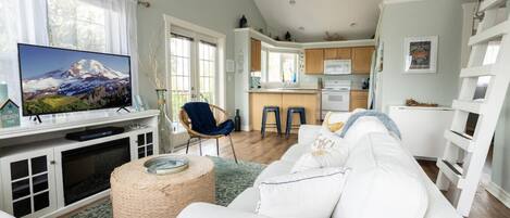 Smart-TV, Kamin, DVD-Player