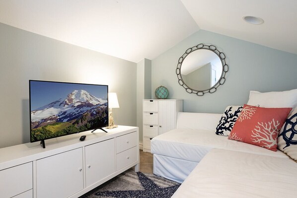 2 bedrooms, iron/ironing board, travel cot, free WiFi