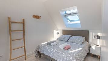 3 bedrooms, iron/ironing board, travel crib, free WiFi