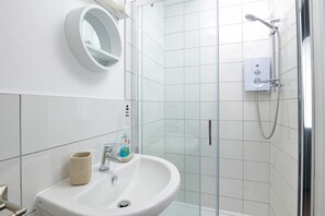 Shower - The Seaside Inn (Seaton)
