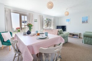 Cottage | Dining - The Seaside Inn (Seaton)