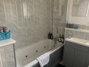 Appartamento | Bagno | Doccia, asciugamani