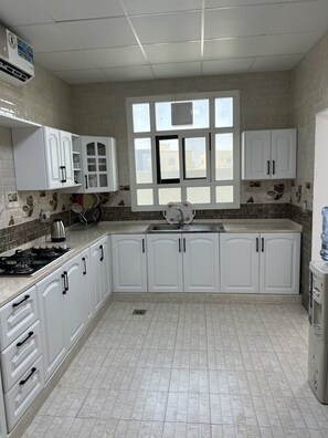 Kühlschrank, Mikrowelle, Ofen, Toaster