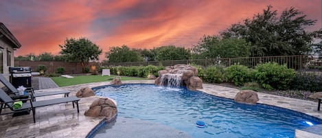 House, 4 Bedrooms | Pool