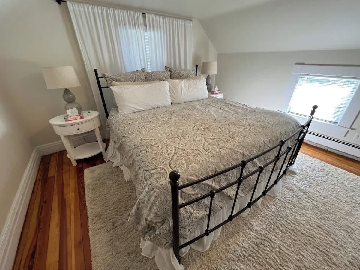 3 bedrooms, desk, iron/ironing board, free WiFi
