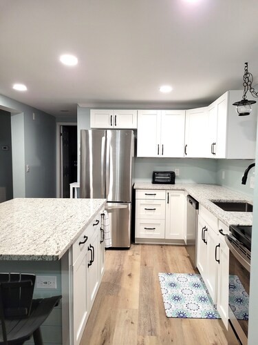 Newly Renovated & 5-Minute Walk to the Beach - Golf Cart Included