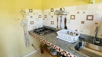 Fridge, microwave, oven, blender