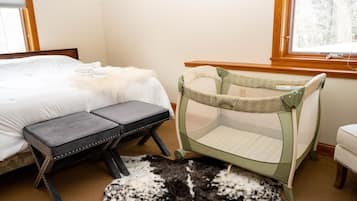 7 chambres, bureau, fer et planche à repasser, lit parapluie