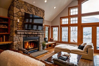 🏔 Luxe 7BR Mountain Lodge | ⛷ Walk to Loon | ♨️ Hot Tub | Games | 🔥 Fire Pits