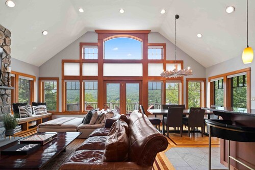 Huge 7BR Mountain Lodge | Hot Tub, Fire Pit & Golf, Sleeps 16
