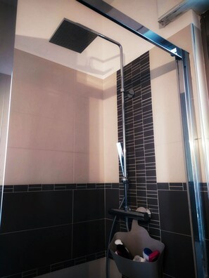 Shower, hair dryer, bidet, towels - Casa Manaar... sea, nature and art in Polignano!!! (Polignano a Mare)