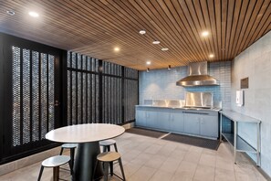 Dining - Breathtaking City Views 1-Bed with Pool, BBQ & Gym (Brisbane City)