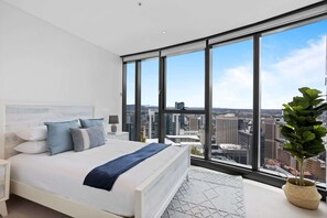 1 bedroom, iron/ironing board, WiFi, bed sheets - Breathtaking City Views 1-Bed with Pool, BBQ & Gym (Brisbane City)