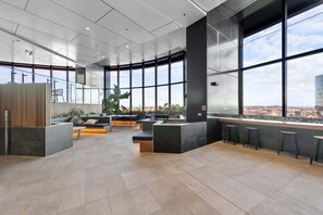 Lobby - Breathtaking City Views 1-Bed with Pool, BBQ & Gym (Brisbane City)